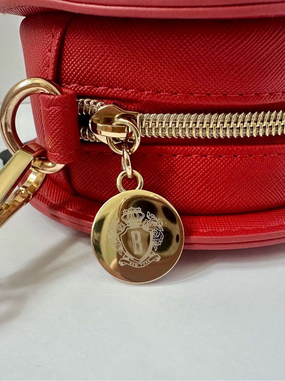Bobbi Brown Wristlet Wallet Holiday Vacation Red w/Gold Hardware NWOT Circular - Picture 5 of 7